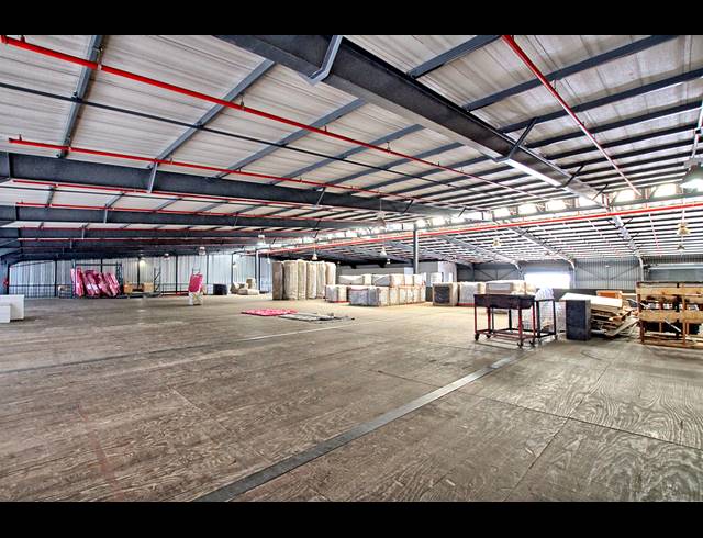 2,700M² WAREHOUSE TO LET IN HOOGLAND